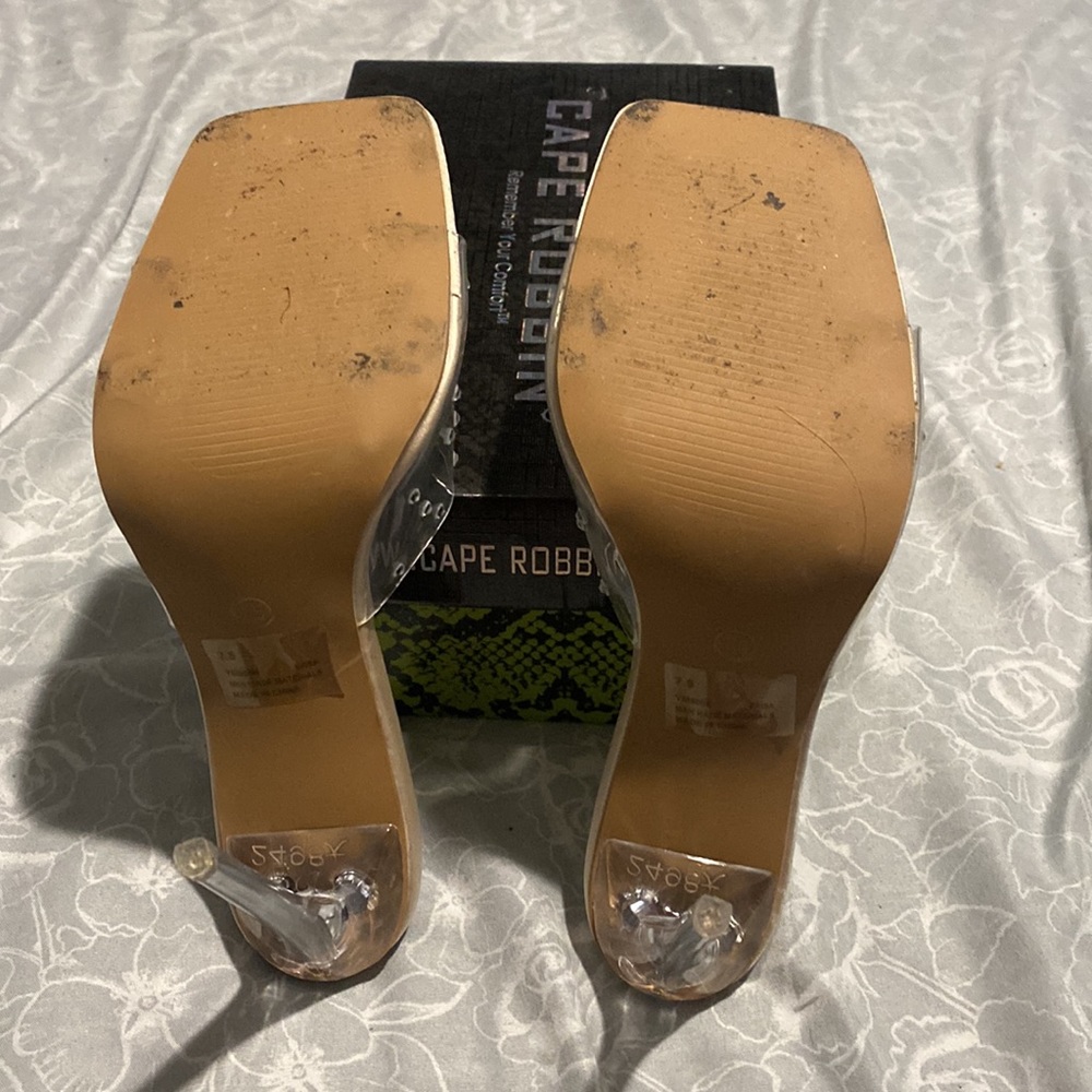 heels - Picture 3 of 3